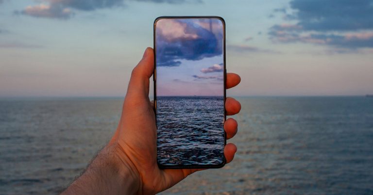 smartphone-camera-an-duoi-man-1