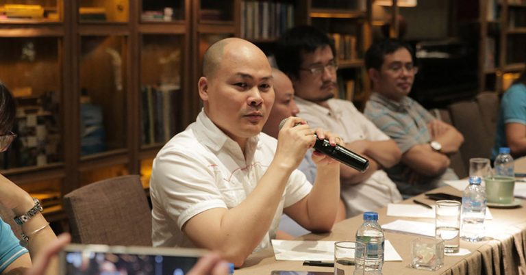 camera-duoi-man-hinh-1