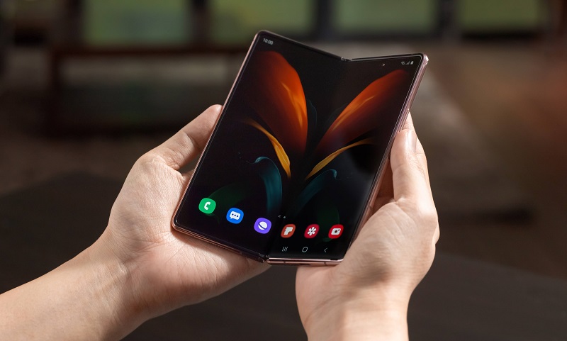 galaxy-z-fold2-ra-mat-2