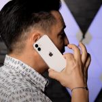 Video trên tay iPhone 12 Mini đầu tiên tiết lộ kích thước 5.4 inch nhỏ như thế nào?