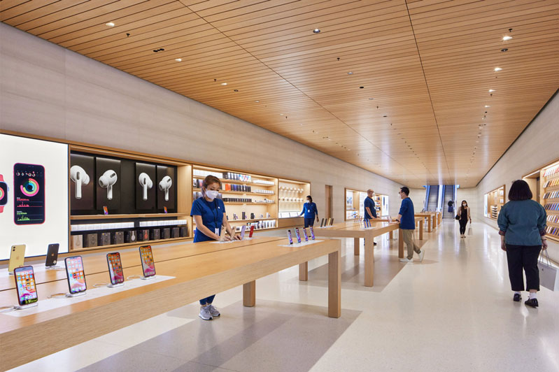Apple ngừng bán phụ kiện đối thủ