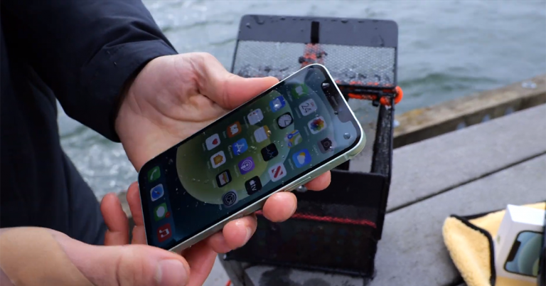 iphone-12-duoi-nuoc-1