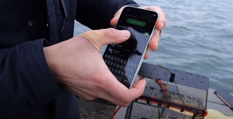 iphone-12-duoi-nuoc-2