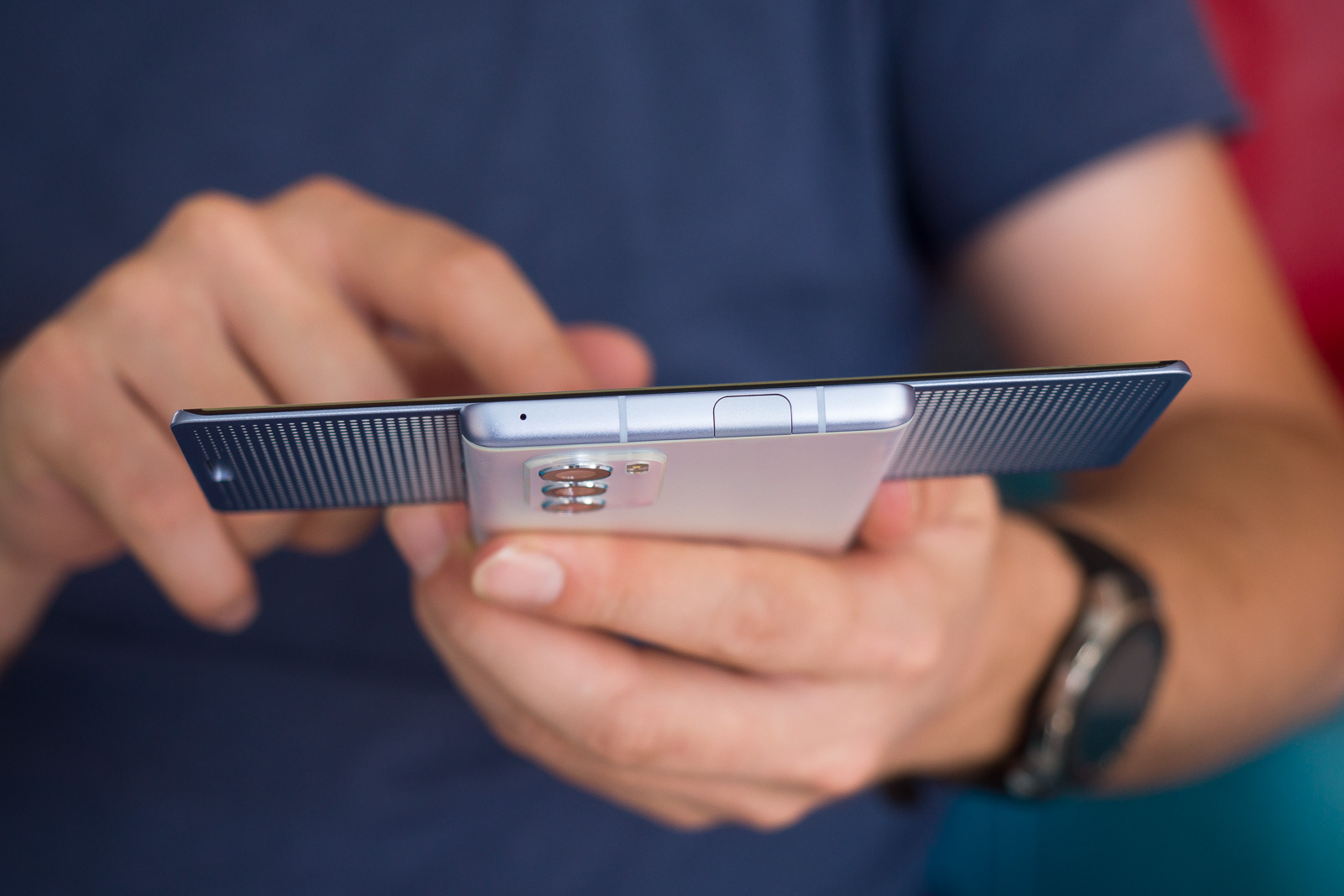 ra mắt smartphone màn hình cuộn