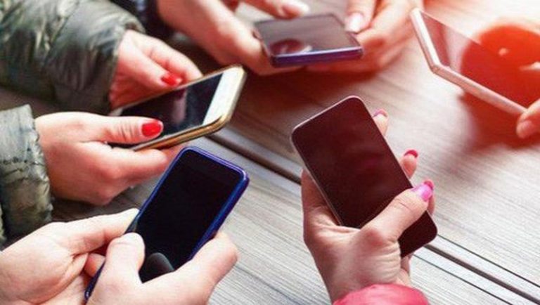 hoc-sinh-dung-dt-2-1608600767617_moea_thumb