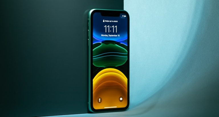 soc-dung-cung-ten-ban-xuyen-iphone-dien-thoai-van-hoat-dong