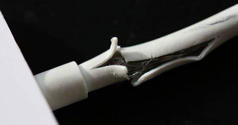 cap-sac-lightning-apple-1