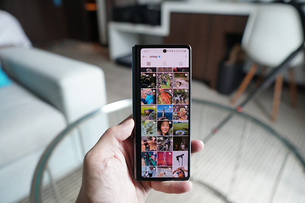 Samsung xuất xưởng điện thoại gập