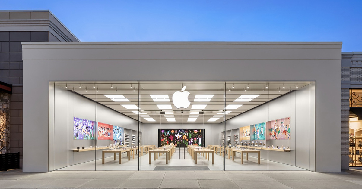 Apple Store mở cửa trở lại