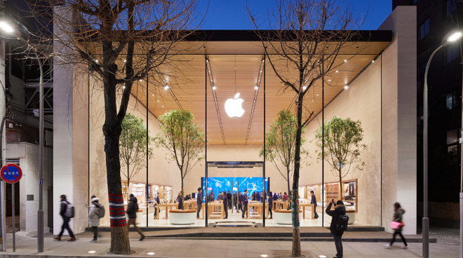 Apple Store mở cửa trở lại
