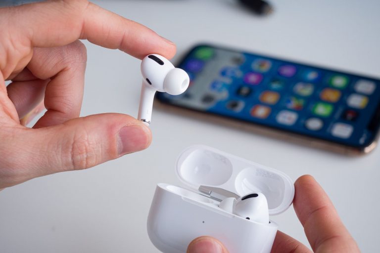 thu giữ AirPods giả
