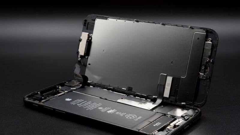 Apple vẫn đang cố gắng khắc phục sự thiếu ổn định của pin iPhone