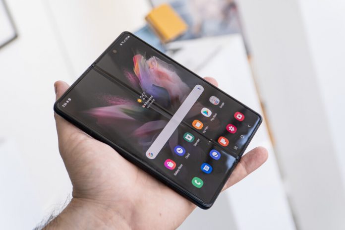 bên trong Galaxy Z Fold3