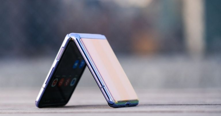 Tiện ích trên smartphone màn gập