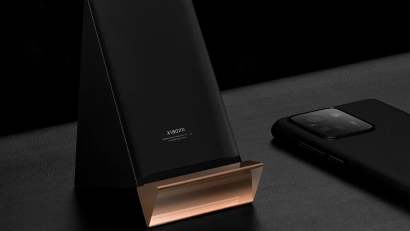 Màu sắc dock sạc 100W thể hiện sự cao cấp, sang trọng