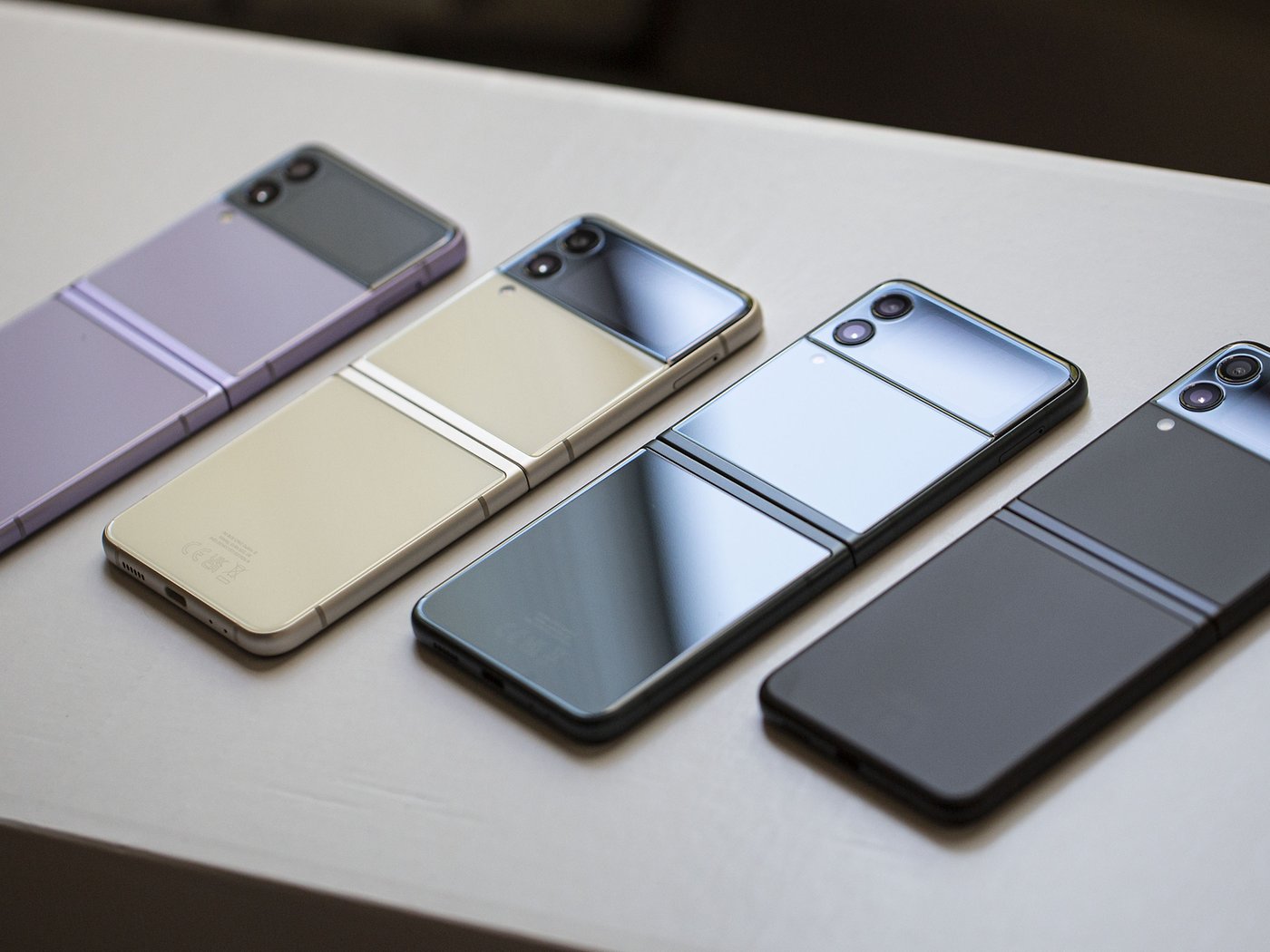 Điện thoại Samsung Galaxy Z Flip 3: Lộ diện ốp lưng trước ngày ra mắt