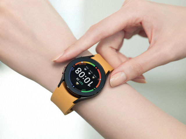 so-sanh-2-chiec-smartwatch-4