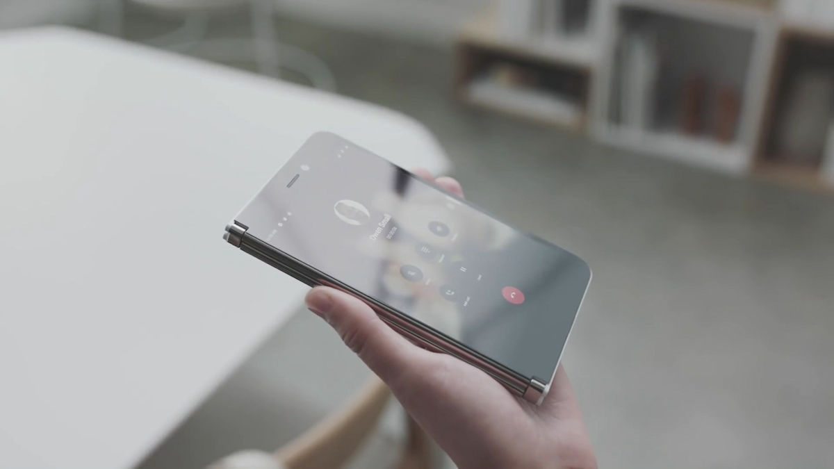 microsoft-cung-bon-chen-san-xuat-smartphone-3-man-hinh-gap-surface-trio