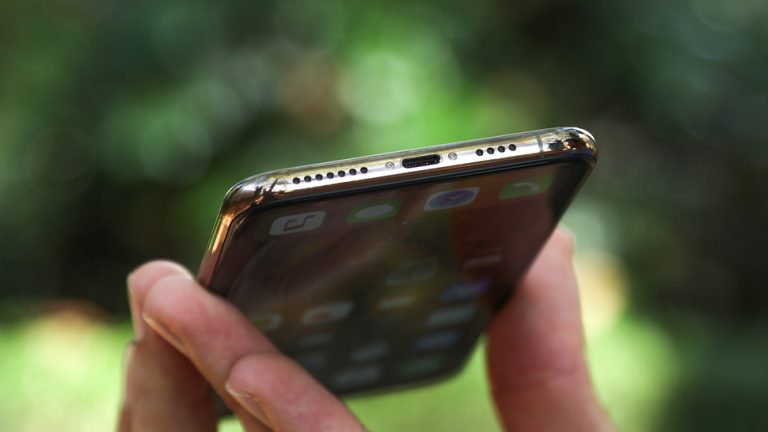 xuat-hien-chiec-iphone-usb-c-thu-hai-them-kha-nang-chong-nuoc-nhung-gia-ban-lai-sut-giam-1