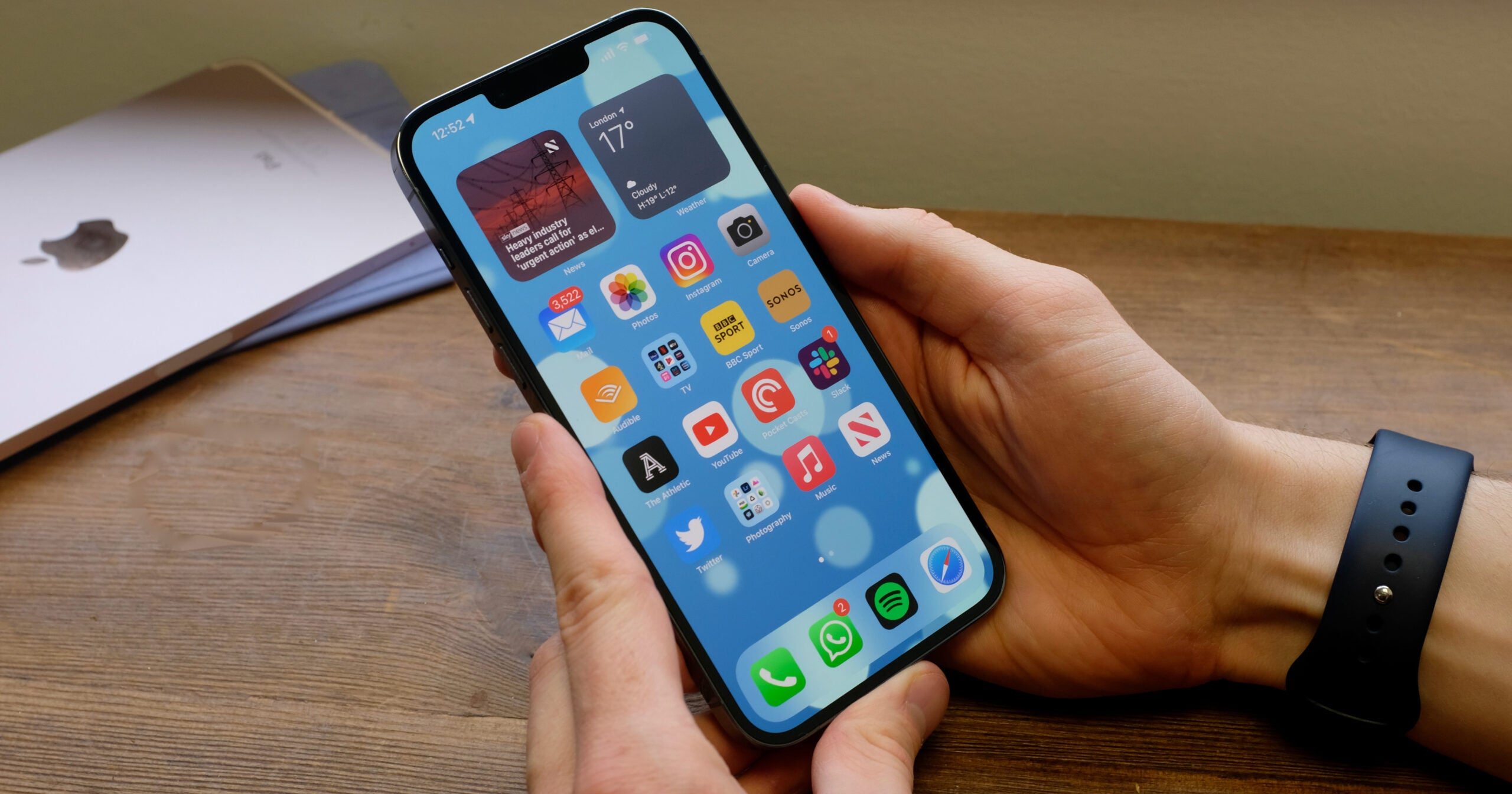 iphone-13-pro-max-homescreen-scaled