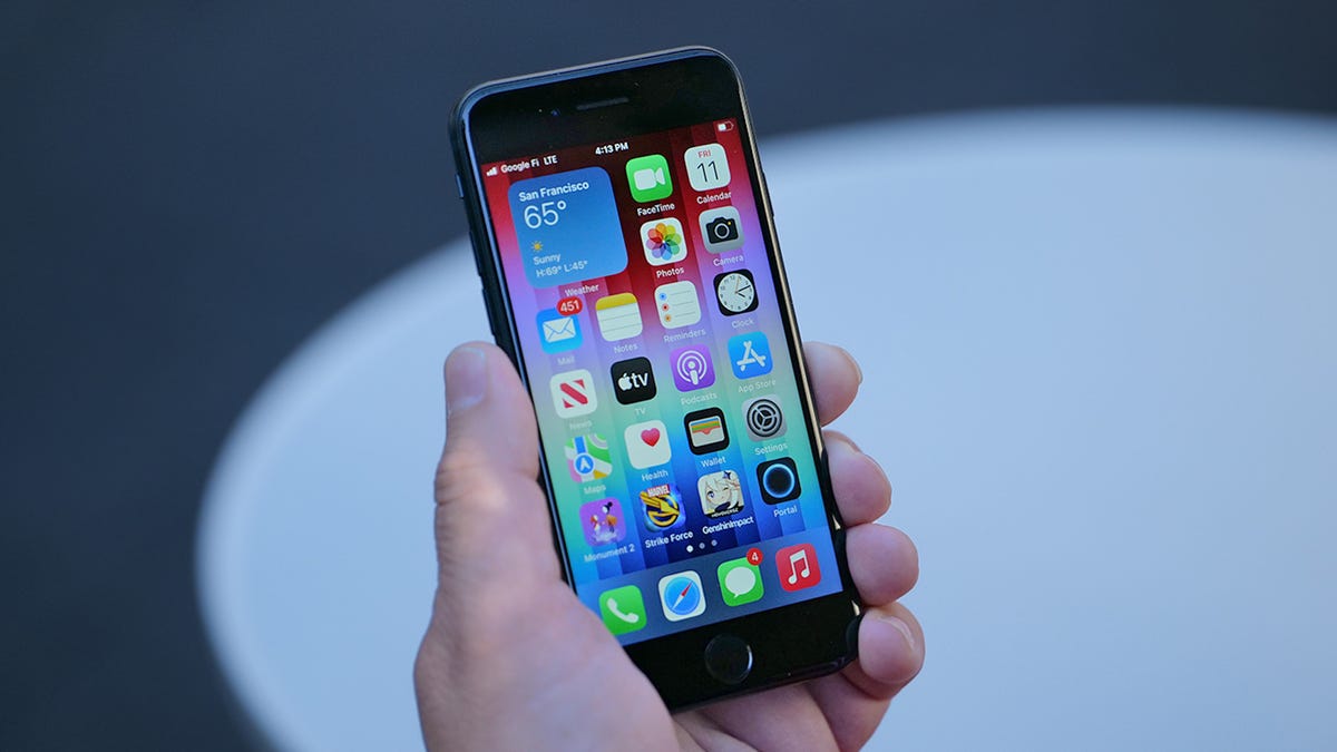 giảm sản xuất iPhone SE 2022