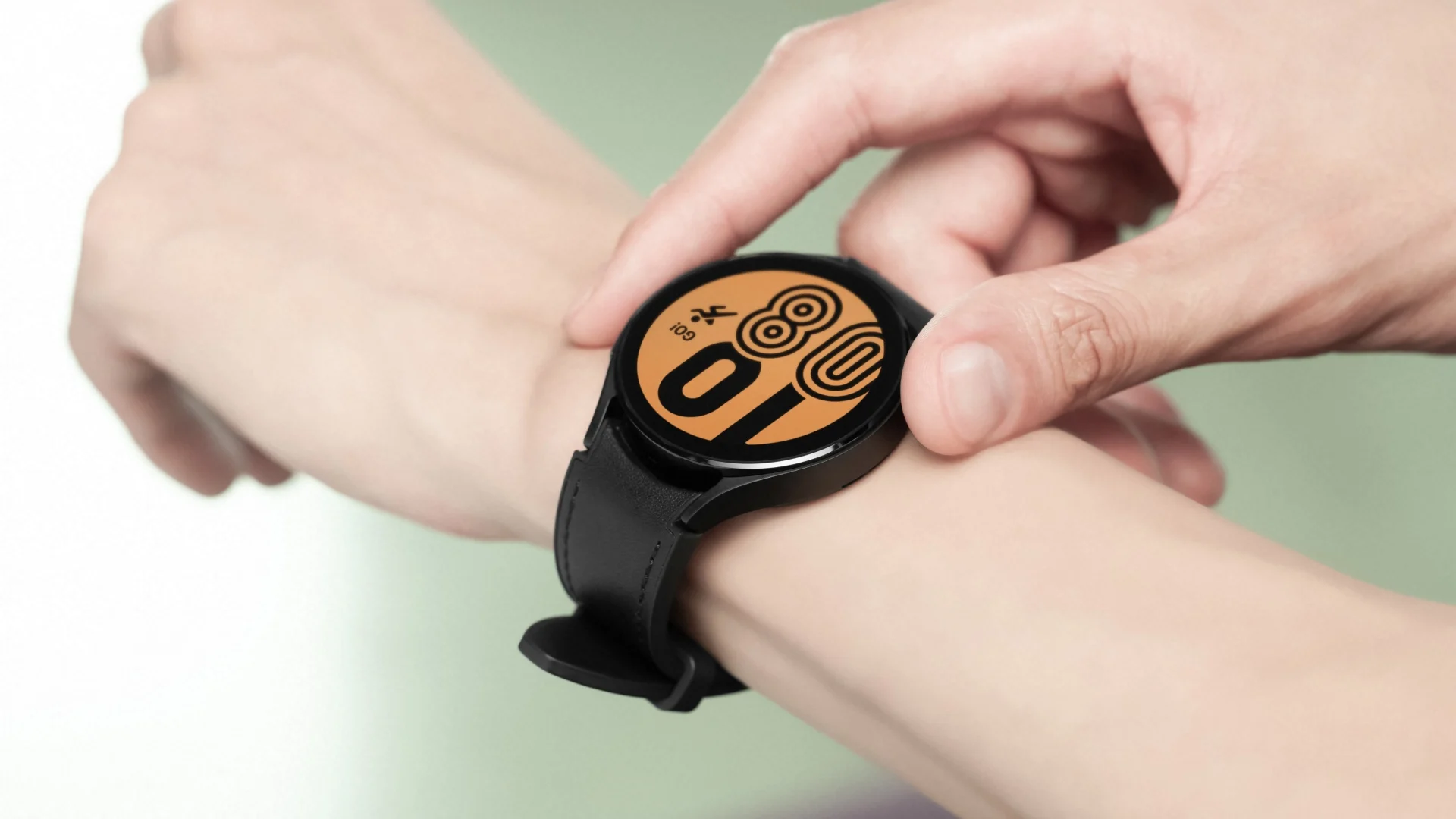 Với Galaxy Watch4 và hai tính năng đo huyết áp và điện tâm đồ, việc chăm sóc sức khỏe trở nên dễ dàng hơn bao giờ hết. Thiết bị này giúp bạn theo dõi tình trạng sức khỏe của mình, giữ cho cơ thể luôn khỏe mạnh và sẵn sàng cho mọi thử thách. Hãy cùng trải nghiệm và khám phá một chiếc đồng hồ thông minh đầy tính năng và tiện ích, giúp bạn sống khỏe hơn và hiệu quả hơn trong công việc cũng như cuộc sống hàng ngày.