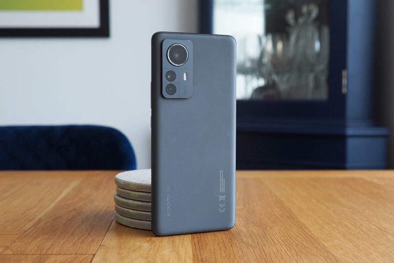 Theo Digital Chat Station cho biết Xiaomi sẽ ra mắt phiên bản Xiaomi 12 Pro Max vào cuối năm nay. Max gợi ý cho biết thiết bị sẽ có màn hình cảm ứng lớn lên tới 6.73 inch vô cùng ấn tượng. Ngoài ra các tính năng khác của điện thoại có thể không thay đổi quá nhiều. Điện thoại sẽ ra mắt vào nửa cuối năm 2022 tại thị trường Trung Quốc. 