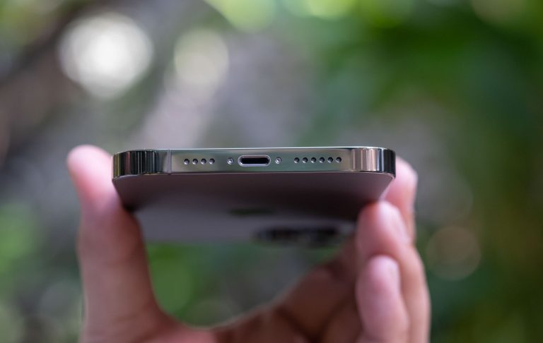 Apple bỏ cổng Lightning