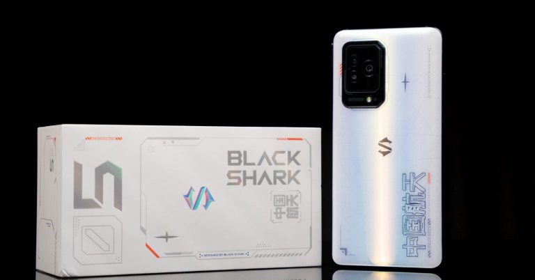 Black-Shark-5-ra-mat-4