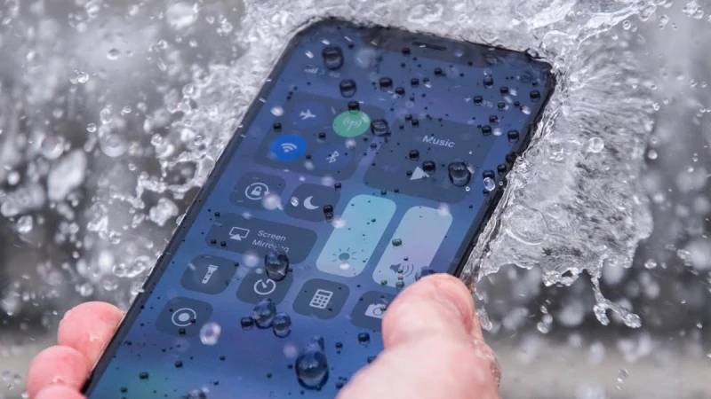 Apple-receives-patent-for-technology-that-helps-iPhone-users-type-in-the-rain