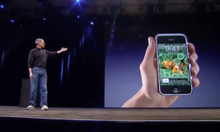 ios-16-dua-hinh-nen-ca-he-huyen-thoai-cua-the-he-dau-tro-lai