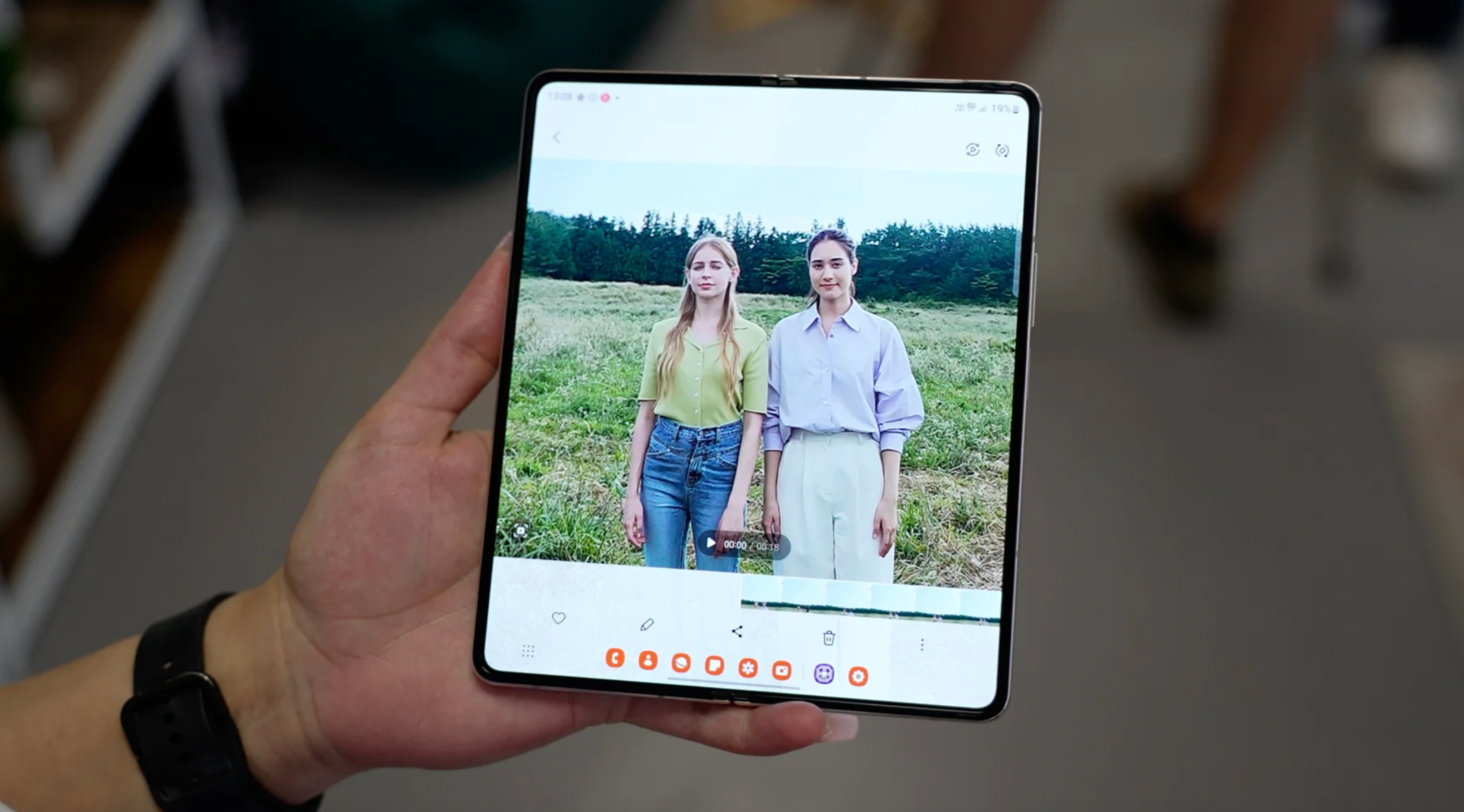 taskbar của Galaxy Z Fold 4