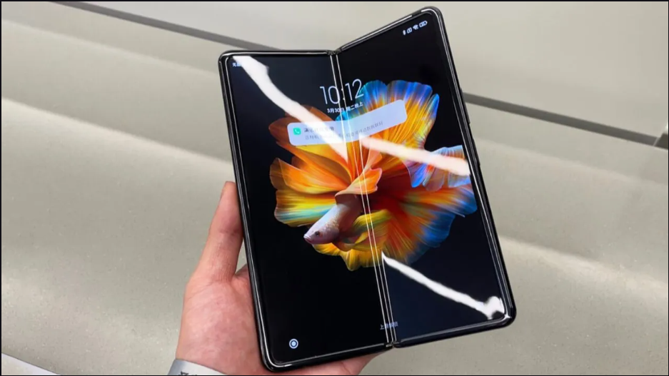 xiaomi-mix-fold-2-he-lo-poster-san-pham-chinh-thuc-truoc-ngay-ra-mat-can-ke-1