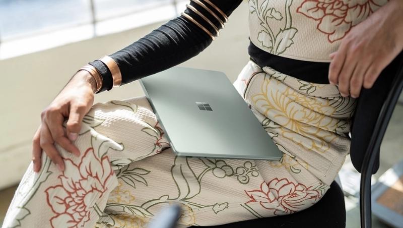 Trọng lượng của Surface Laptop 5