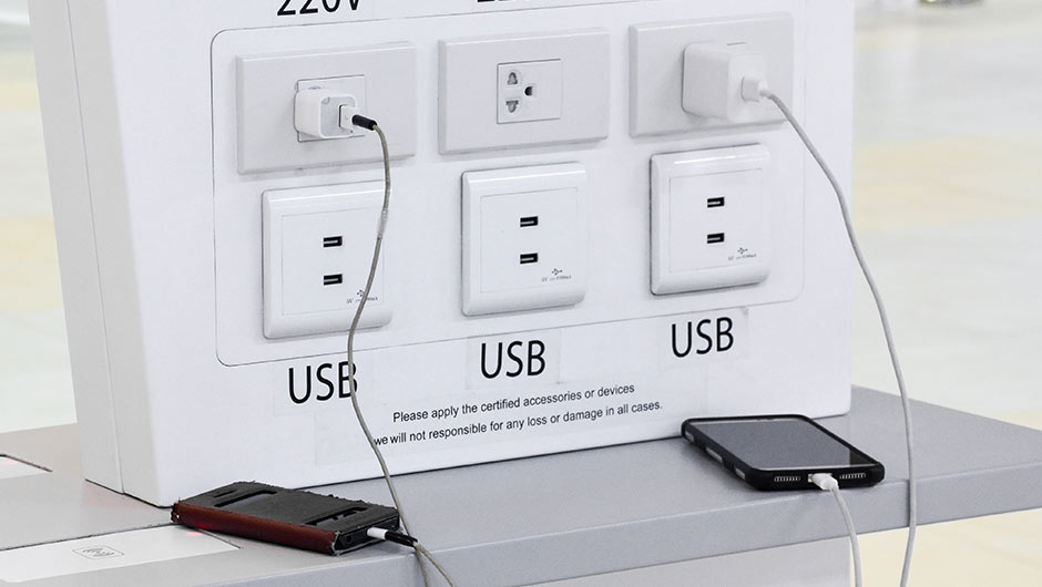 never-charge-phone-airport