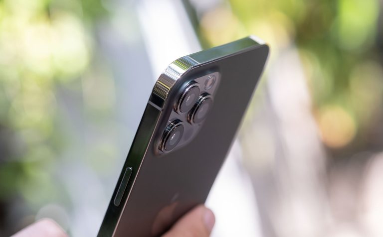 iPhone 15 khung titan