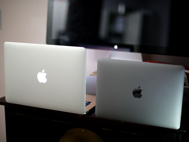 logo Apple phát sáng MacBook