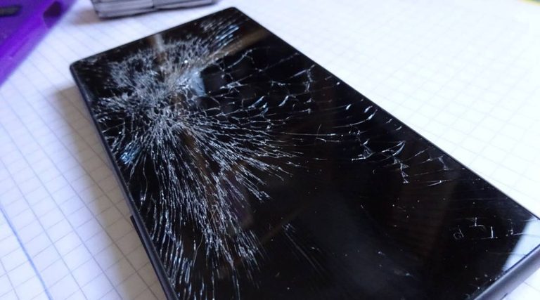 Cách khôi phục dữ liệu khi màn hình smartphone của bạn bị hỏng