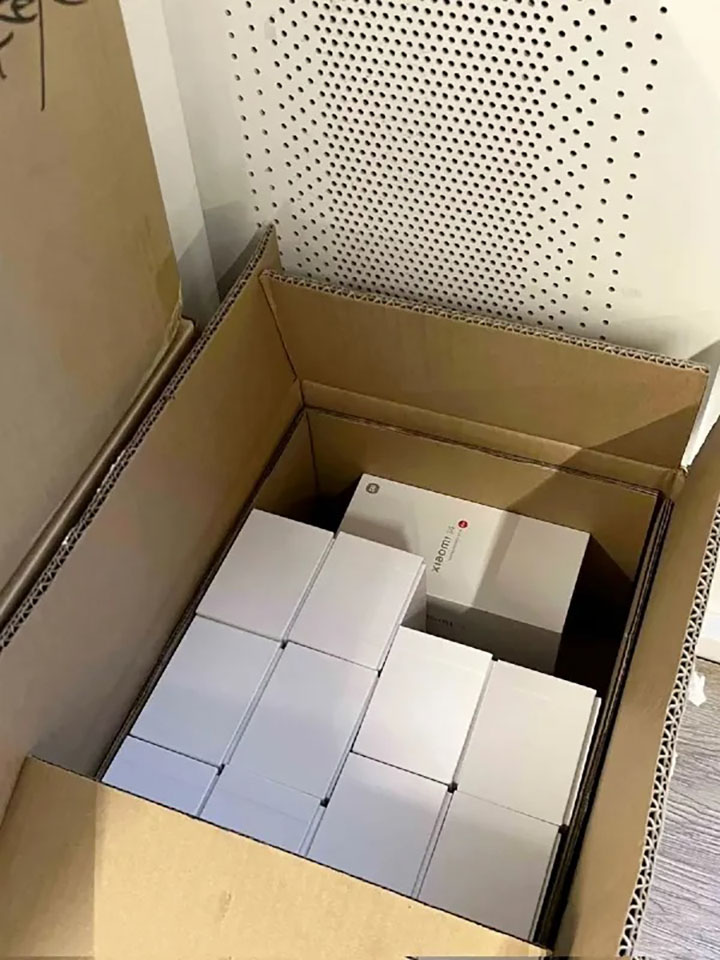 Xiaomi-14-retail-box-1