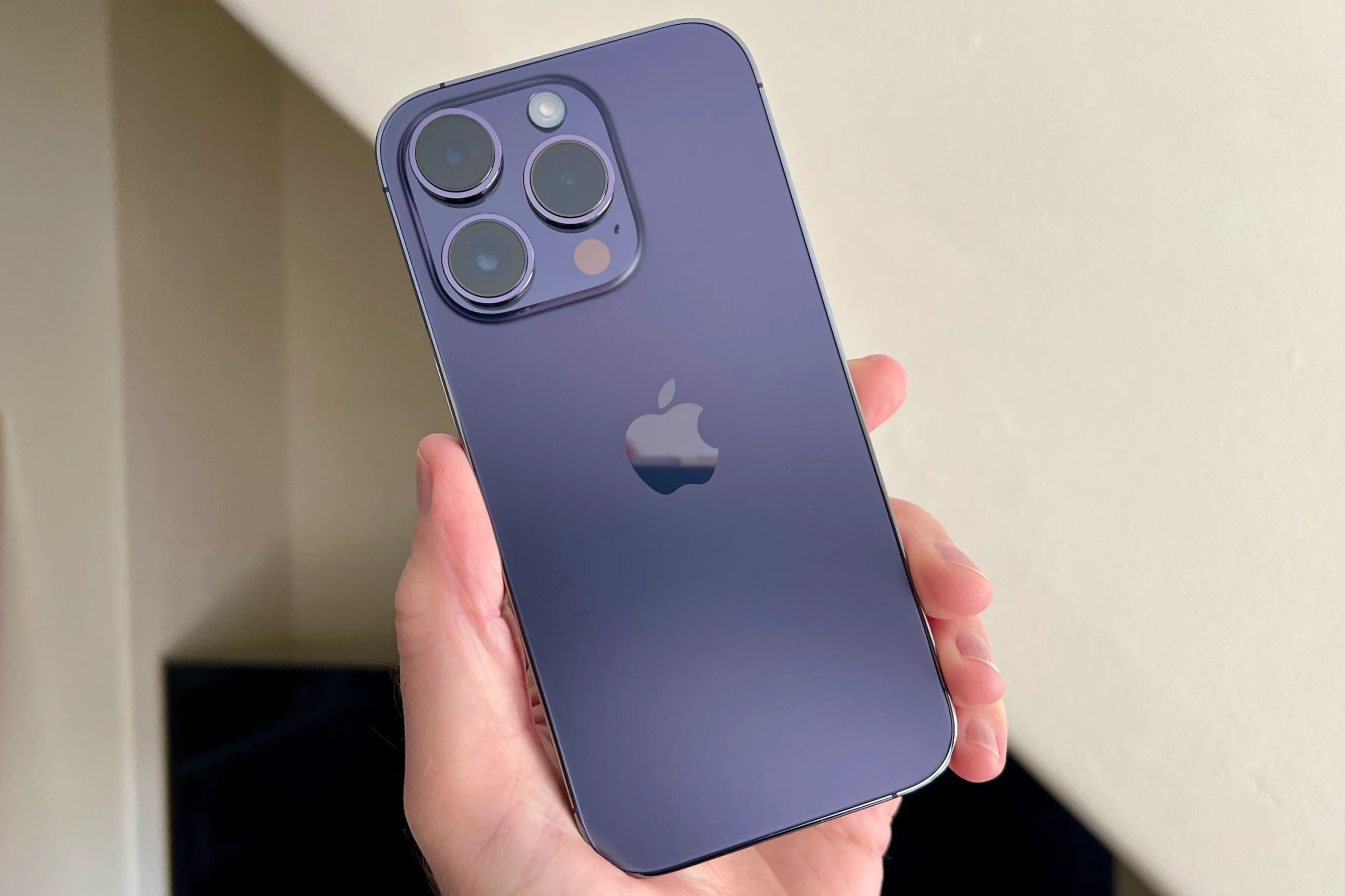 iPhone-14-Pro-Back-Purple-Hand