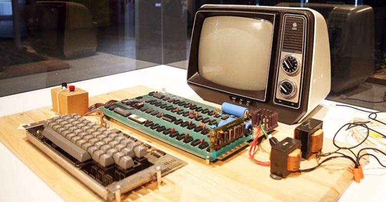 dau-gia-may-tinh-Apple-1-1