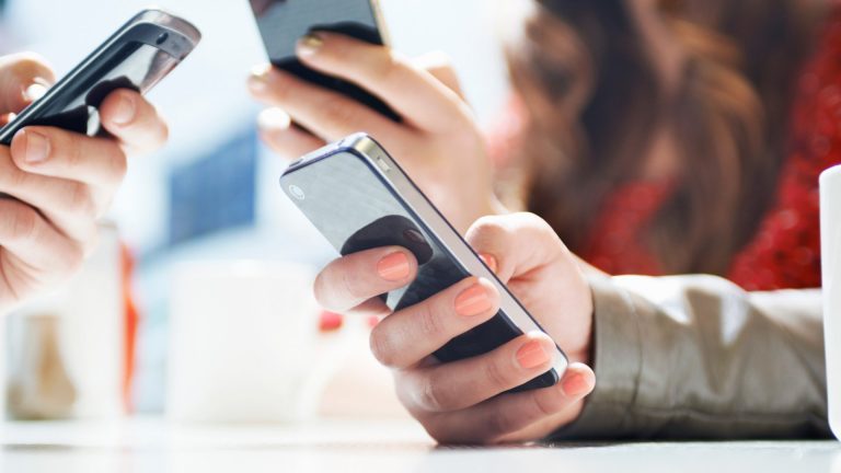 80-nguoi-dung-apple-cam-thay-khong-the-song-thieu-iphone-trong-vong-2-ngay