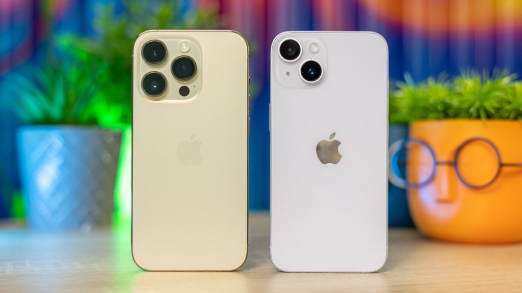 Apple-iPhone-14-Pro-vs-iPhone-14-one-is-new-the-other-is-not