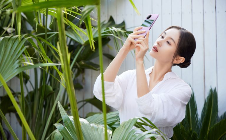 Những hình ảnh chính thức của vivo X Flip lộ diện