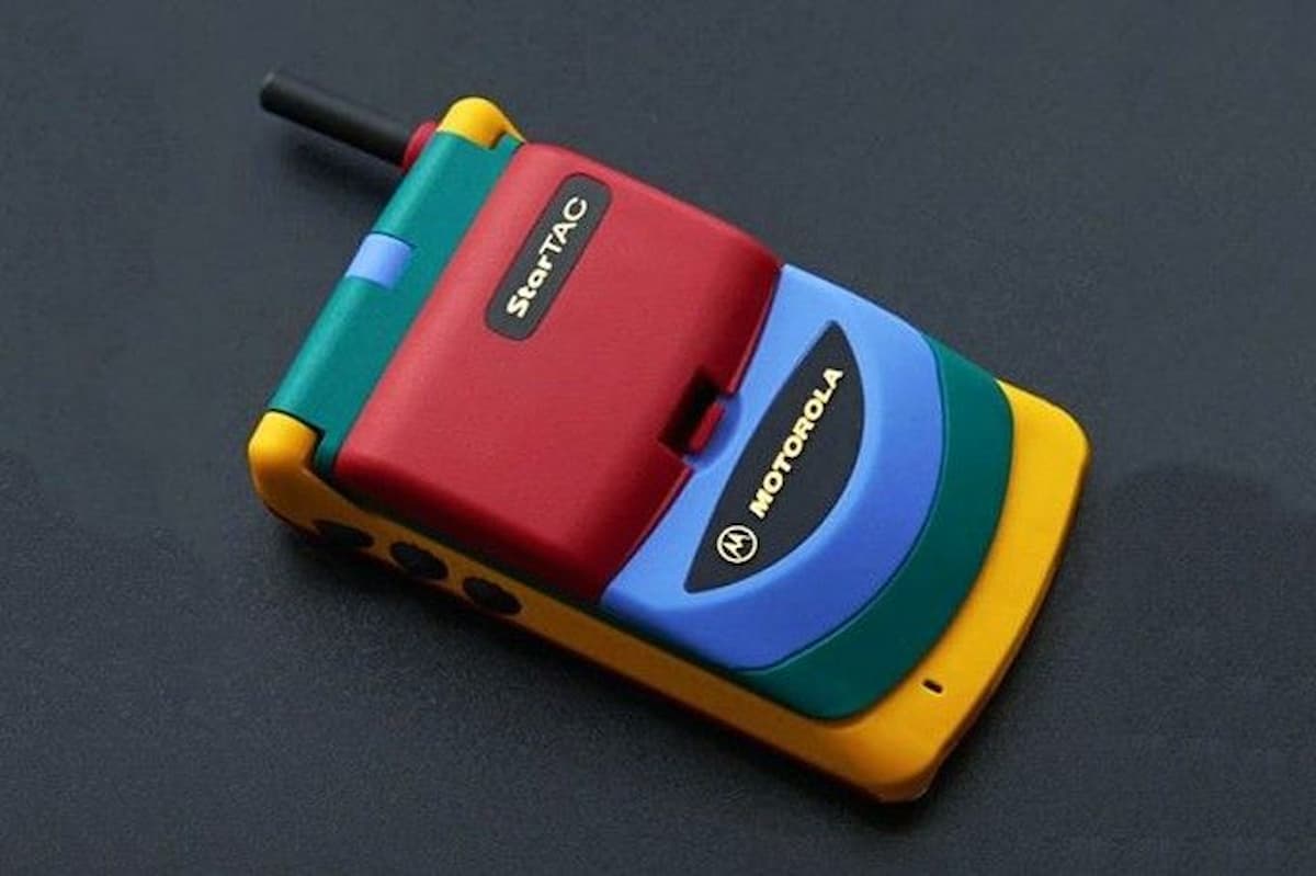 Motorola-StarTac-Rainbow