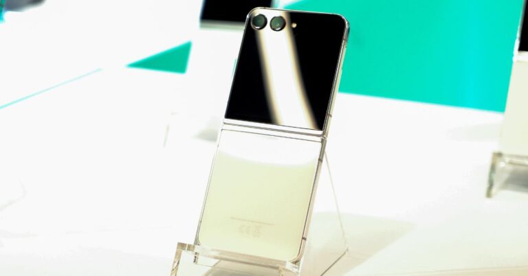 tinh-nang-thu-vi-tren-man-hinh-phu-galaxy-z-flip5-2