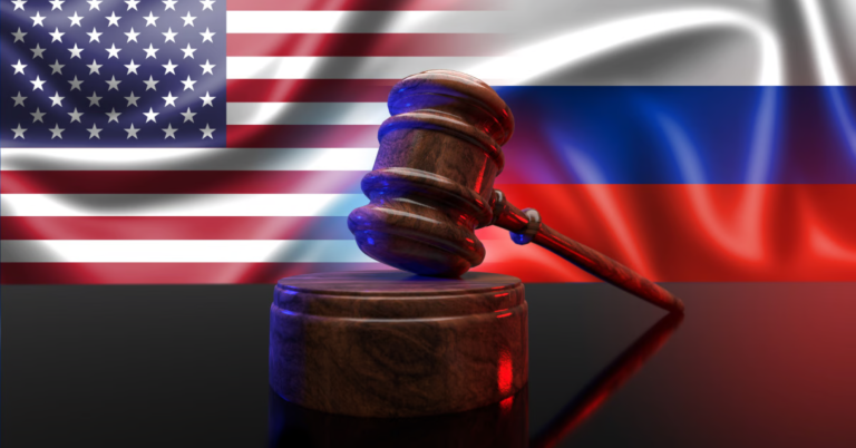 my-bi-nga-cao-buoc-dung-iphone-lam-gian-diep