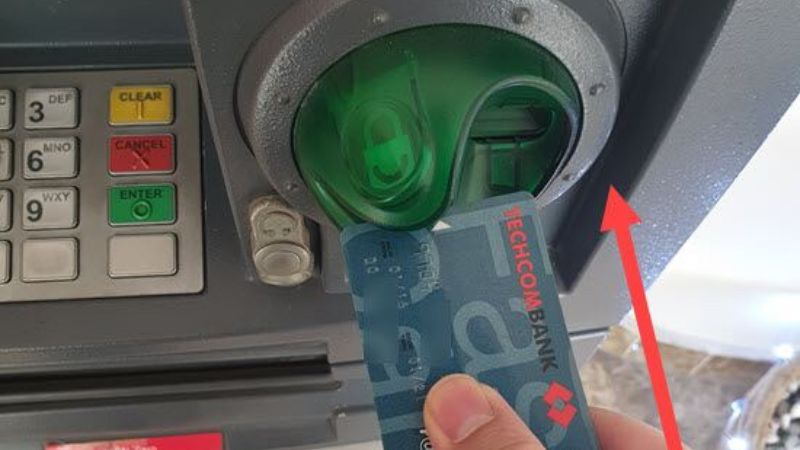 Hướng dẫn 2 cách rút tiền ATM đơn giản và chi tiết nhất