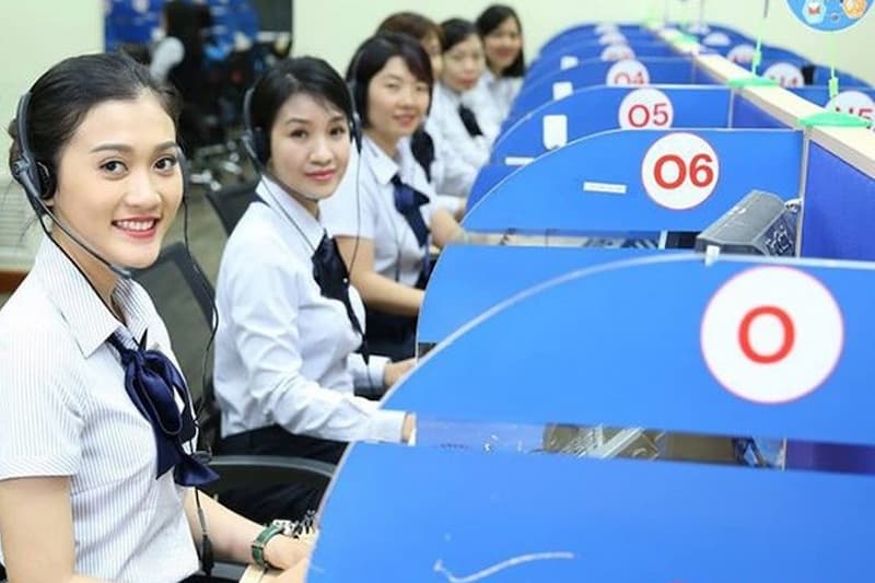 điện thoại viên tổng đài VinaPhone hỗ trợ khách hàng