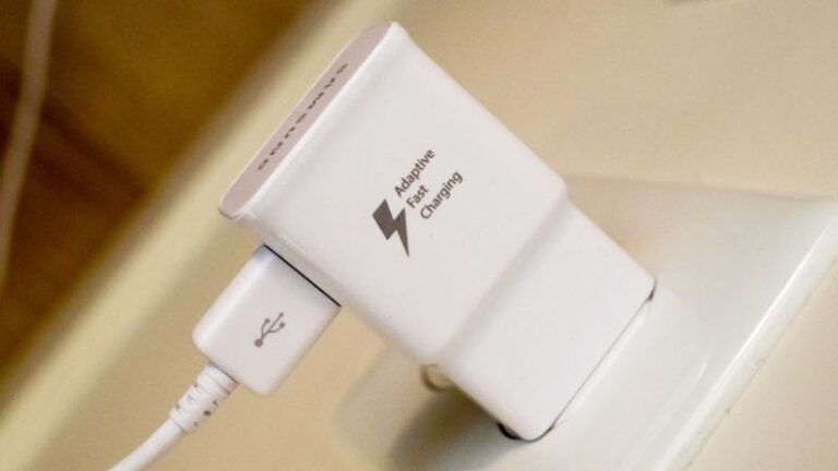Cục sạc Samsung chính hãng: Giá bán và địa chỉ mua uy tín